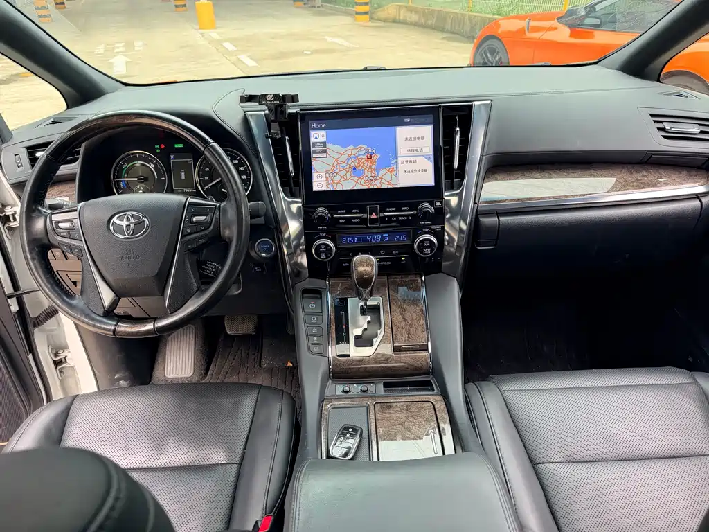 Toyota Alphard — миниатюра 12