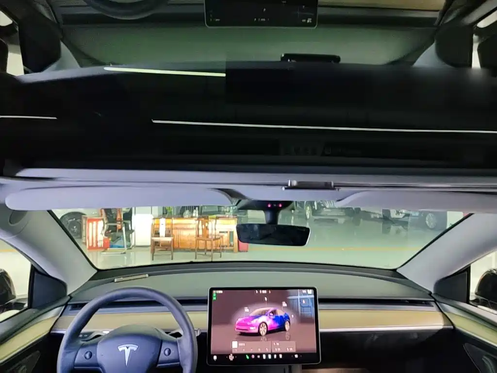 Tesla Model Y — миниатюра 18