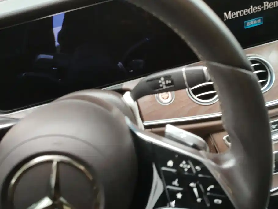 Mercedes-Benz E-Class — миниатюра 16