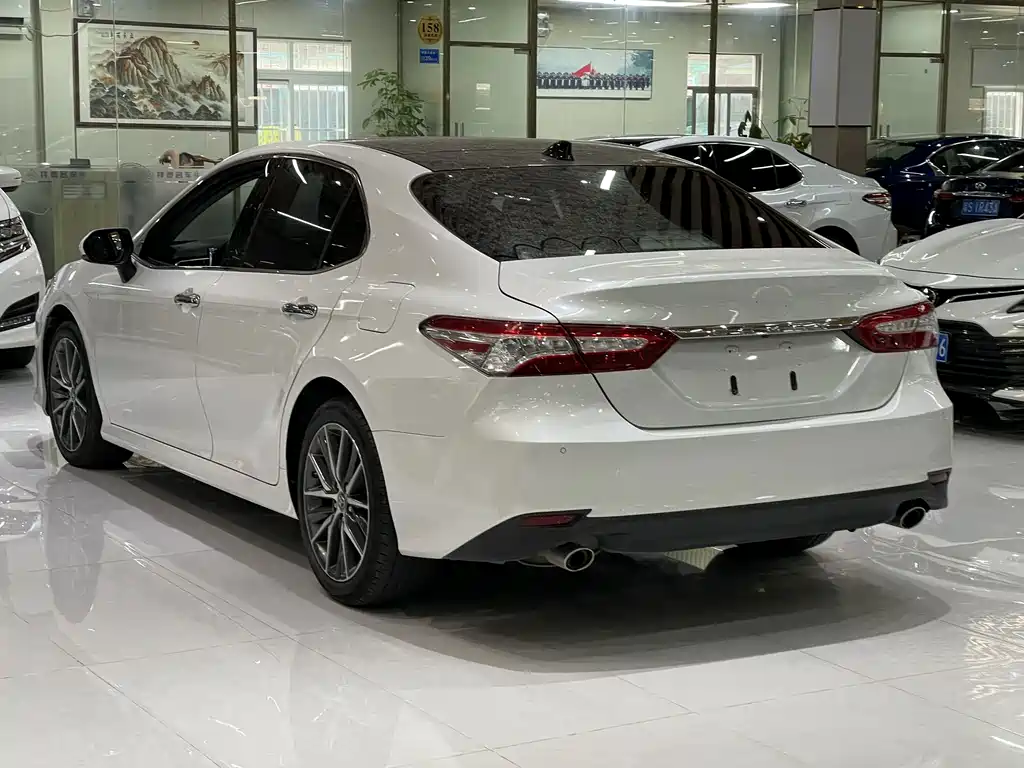 Toyota Camry — миниатюра 10