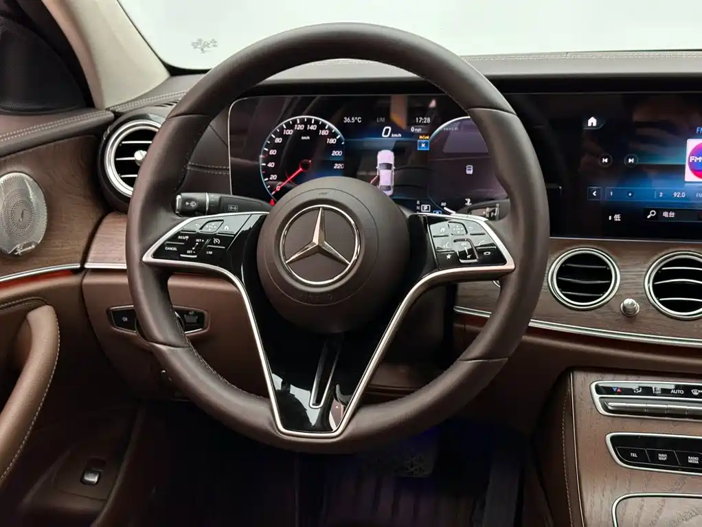 Mercedes-Benz E-Class — миниатюра 12