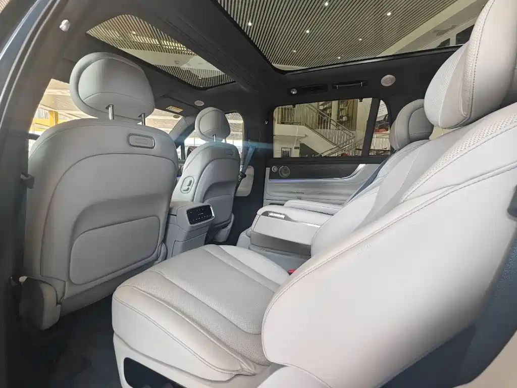 AITO ASK THE WORLD M9