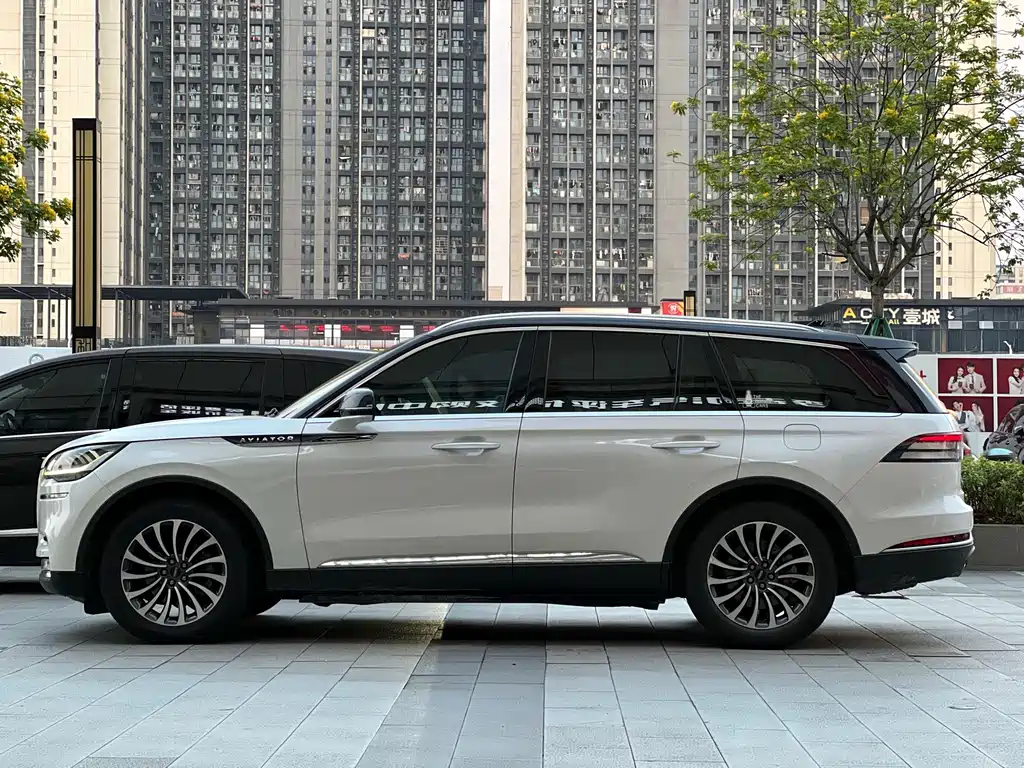 Lincoln Aviator — миниатюра 3