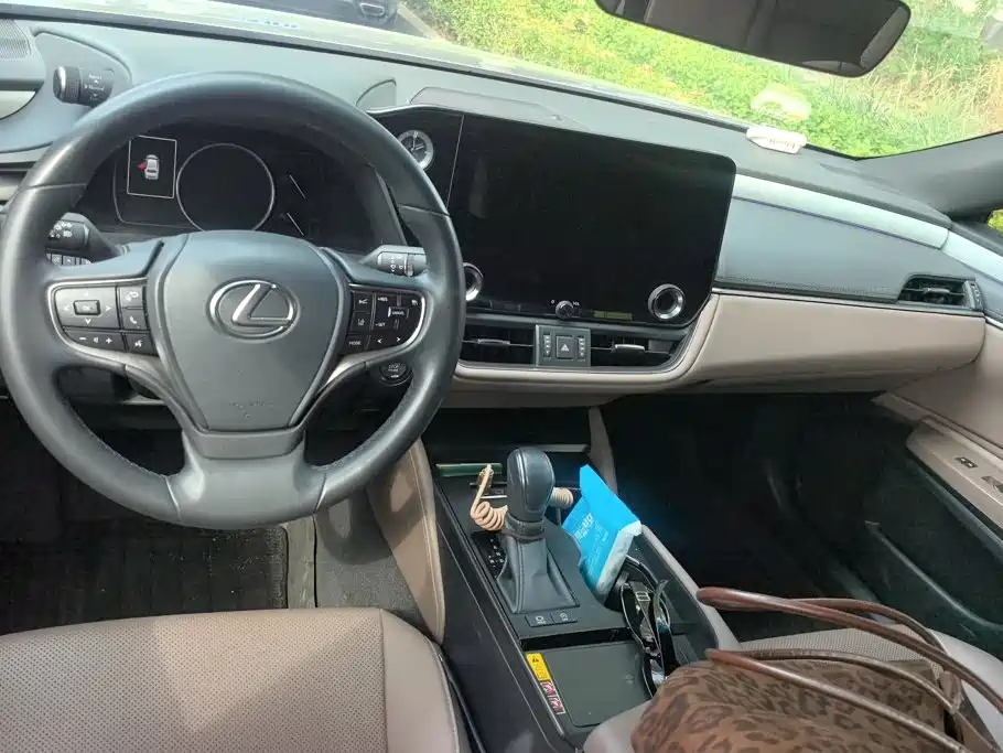 Lexus ES — миниатюра 12