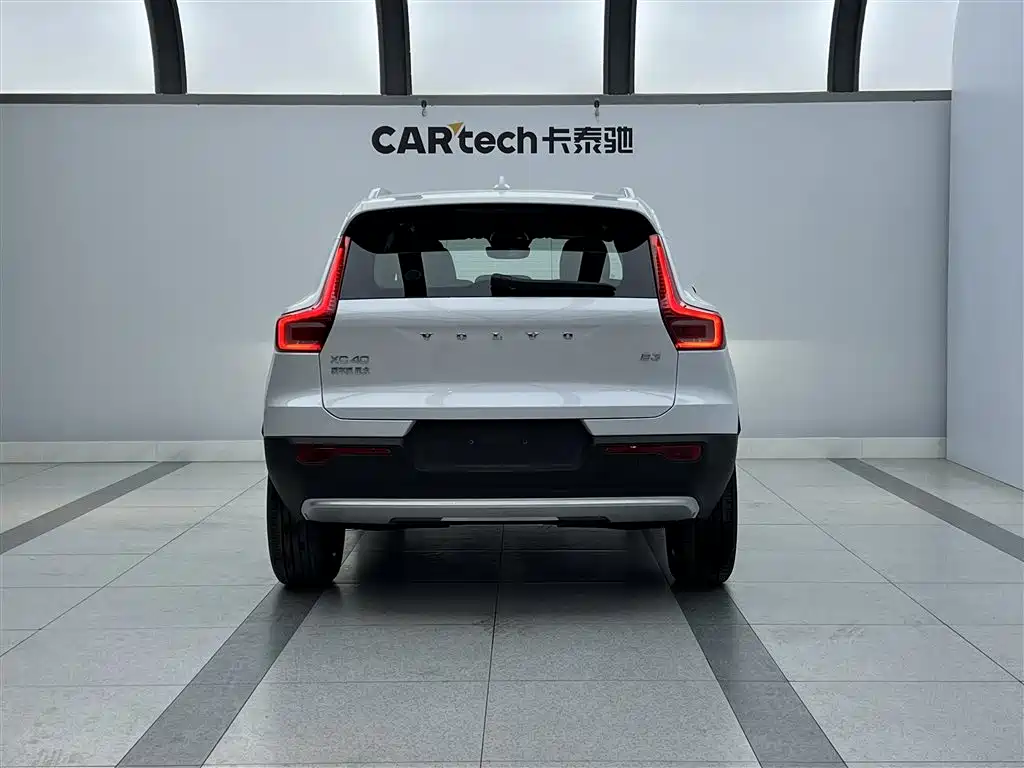 Volvo XC40 2024 B3 Luxury