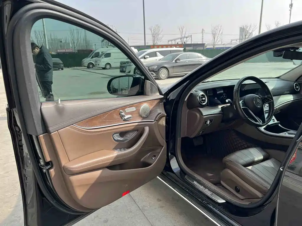 MERCEDES-BENZ E CLASS