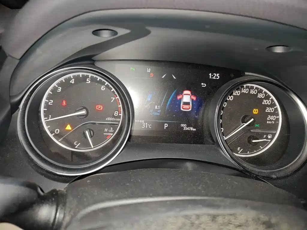 Toyota Camry — миниатюра 12