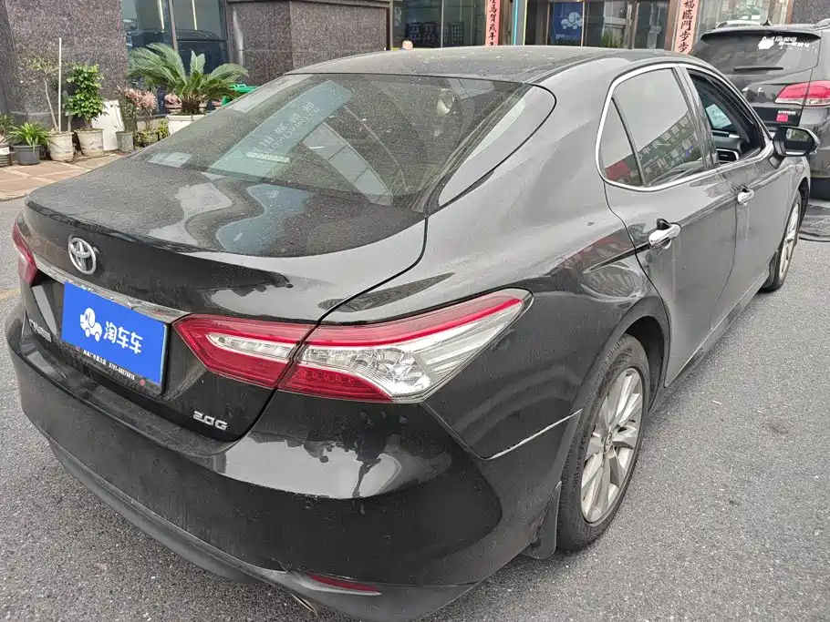 Toyota Camry — миниатюра 3