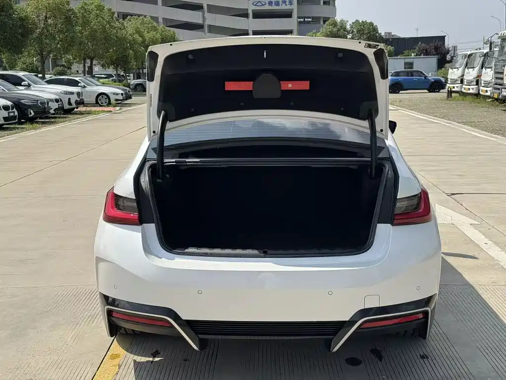 BMW i3 2025 eDrive 40 L