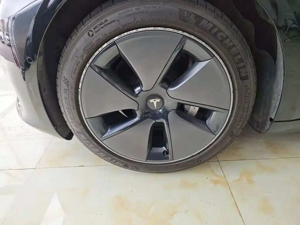 Tesla Model 3 — миниатюра 23
