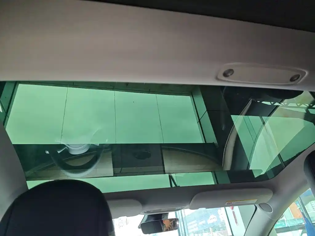 Tesla Model 3 — миниатюра 18