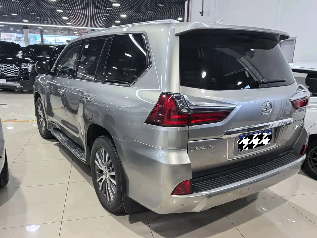 Lexus LX — миниатюра 11