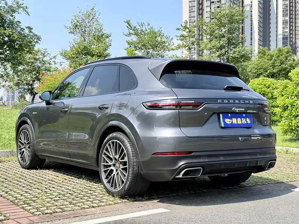 Porsche Cayenne Hybrid — миниатюра 7