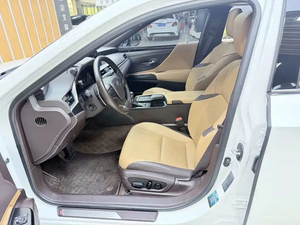Lexus ES — миниатюра 12