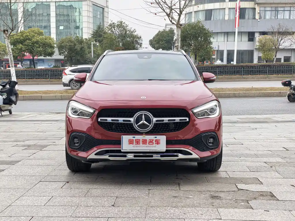 MERCEDES-BENZ GLA