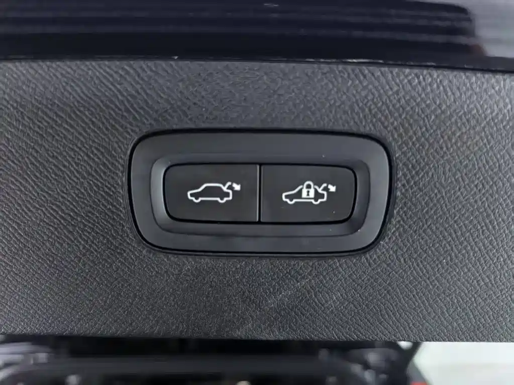 Volvo XC90 — миниатюра 28