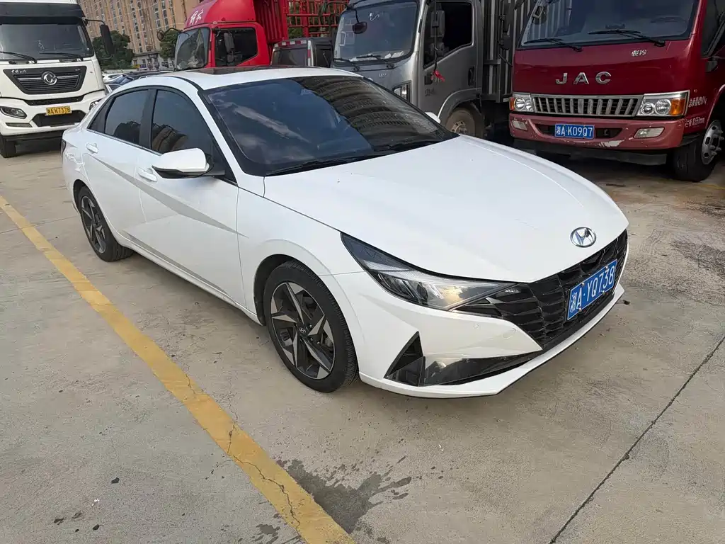 Hyundai Elantra - фото 3