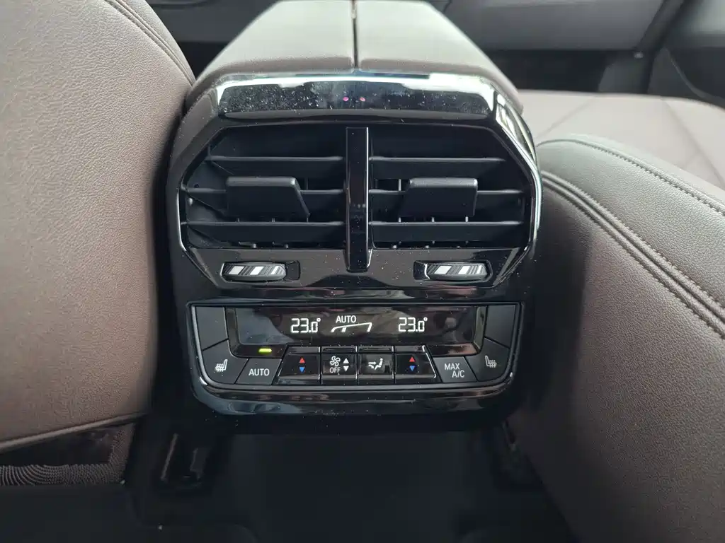BMW iX — миниатюра 23