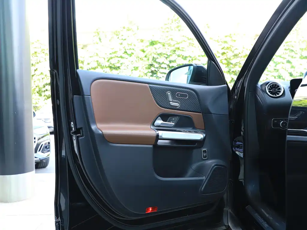 Mercedes-Benz GLB — миниатюра 27