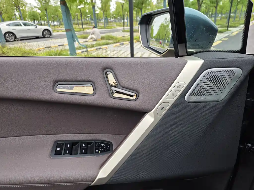 BMW iX — миниатюра 16