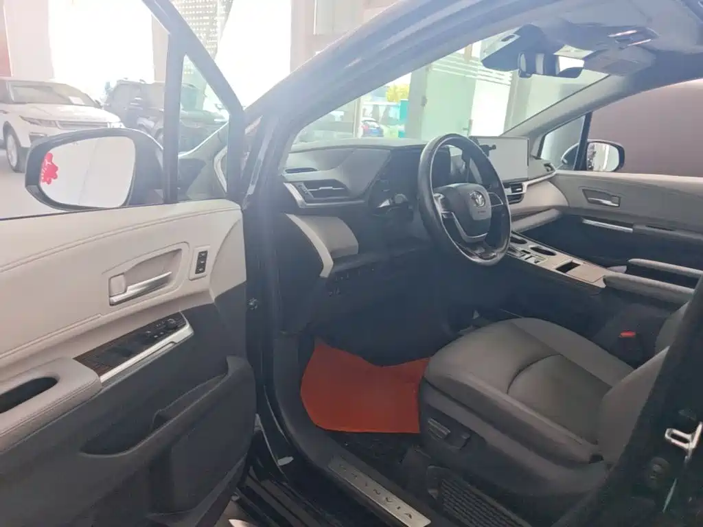 Toyota Granvia — миниатюра 16