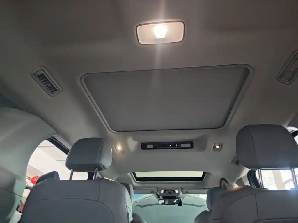 Toyota Granvia — миниатюра 18
