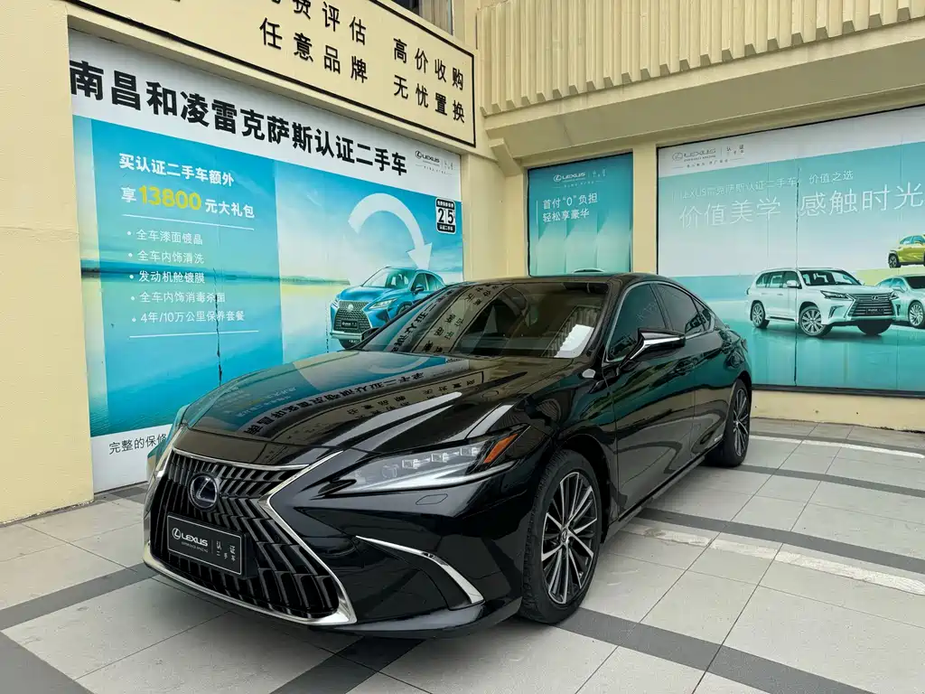 Lexus ES