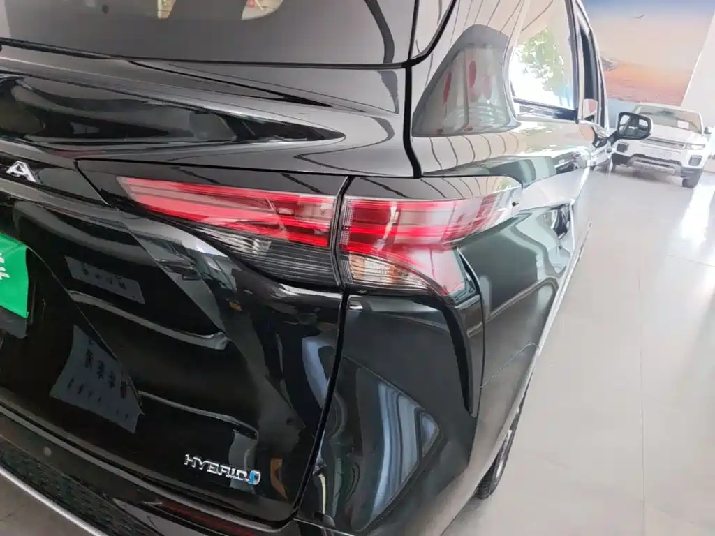 Toyota Granvia — миниатюра 8