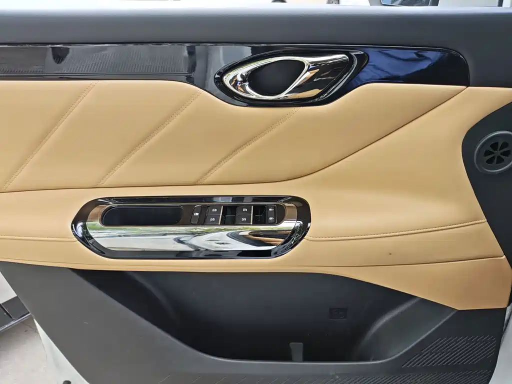 GAC Motor Trumpchi E8 PHEV — миниатюра 5
