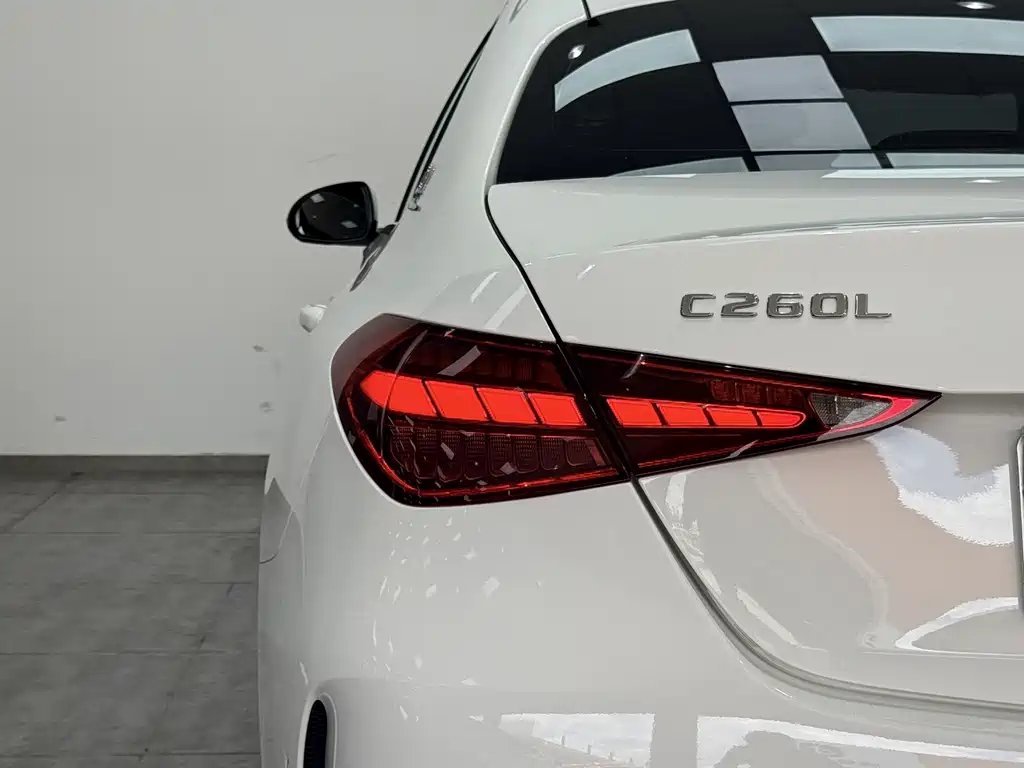 Mercedes-Benz C-Class — миниатюра 13