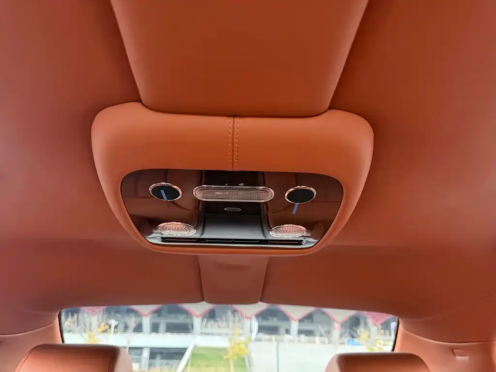 Bentley Flying Spur — миниатюра 41