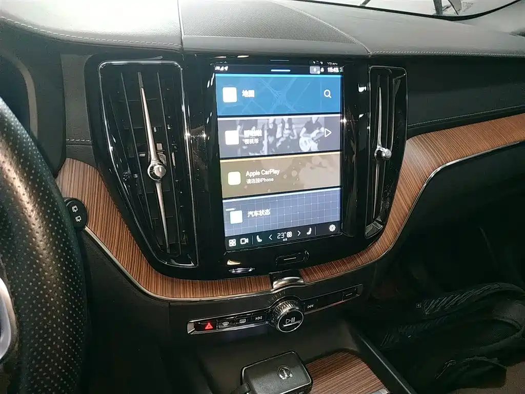 Volvo XC60 2024 B5 Luxury