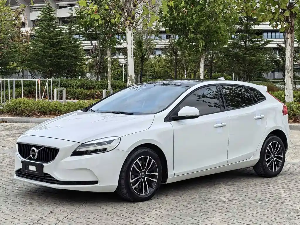 Volvo V40 — миниатюра 2
