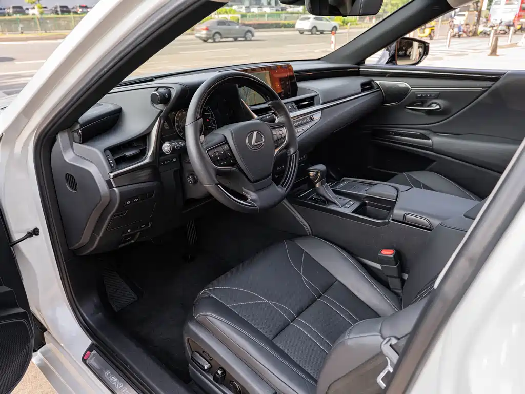 Lexus ES — миниатюра 9