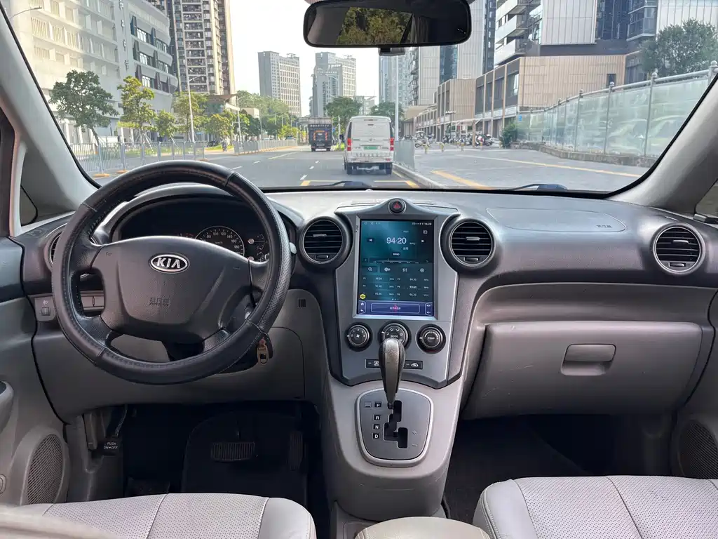 Kia Carens — миниатюра 8