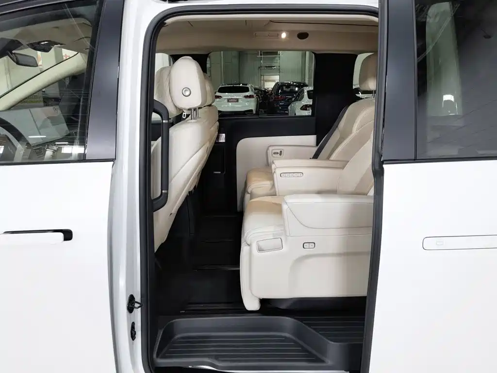 Li Auto Li MEGA — миниатюра 15