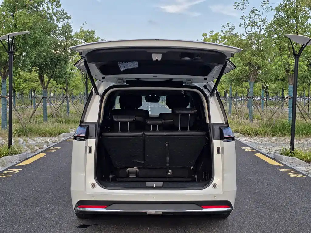 GAC Motor 传祺E8 PHEV — миниатюра 23