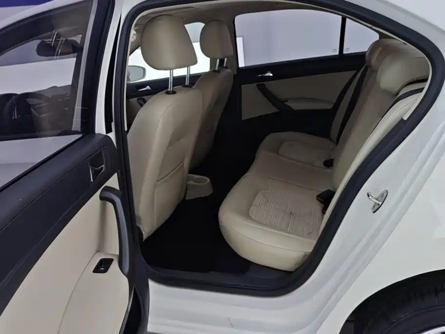 Skoda Rapid — миниатюра 11