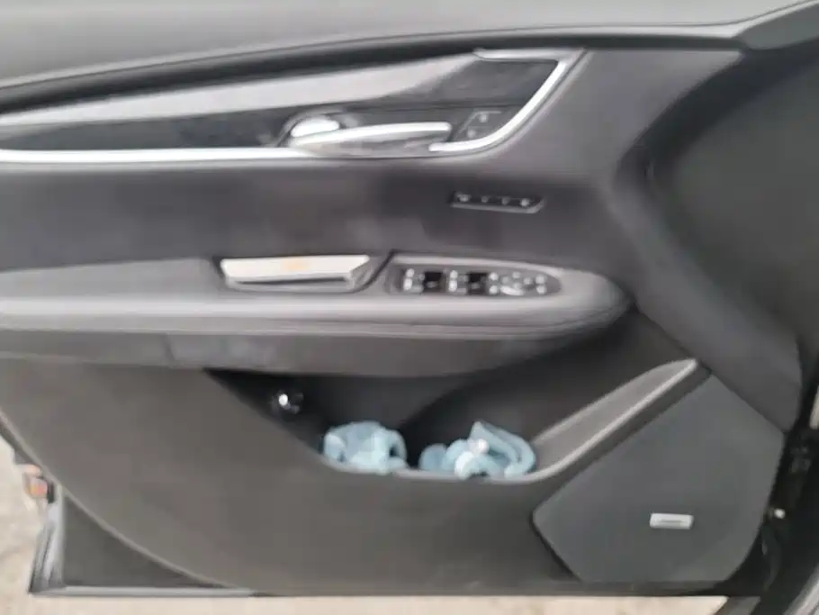 Cadillac XT5 — миниатюра 7