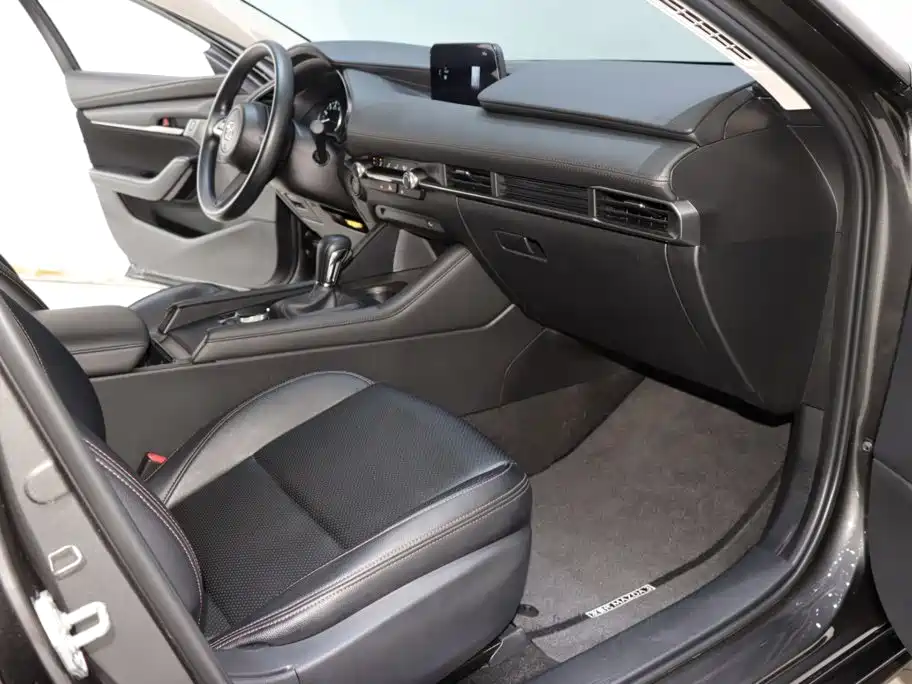Mazda 3 Axela 2.0L Auto Quality Engine Edition, фото 8