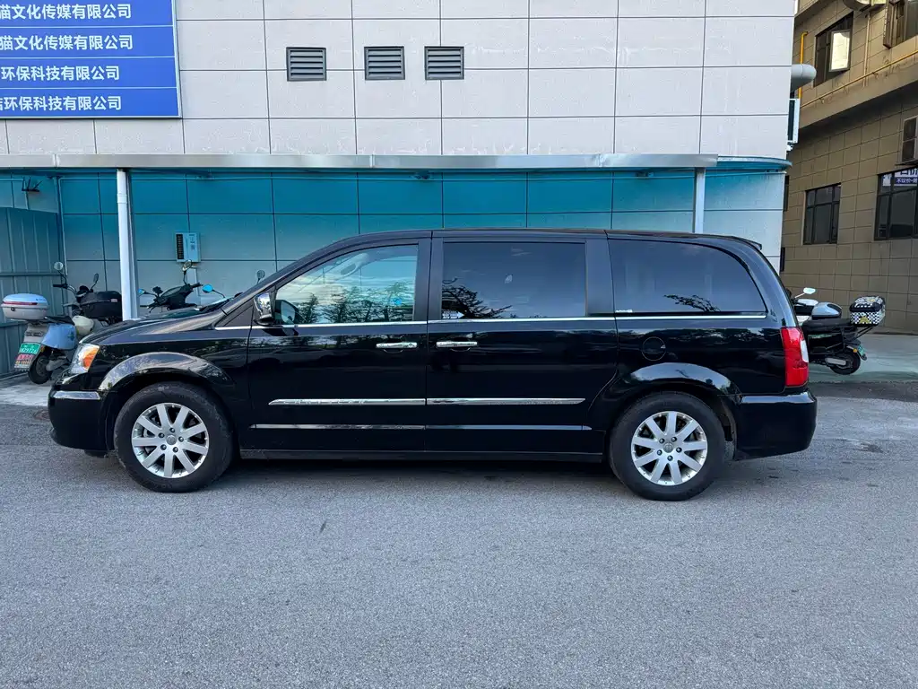 Chrysler Grand Voyager (Import) — миниатюра 6