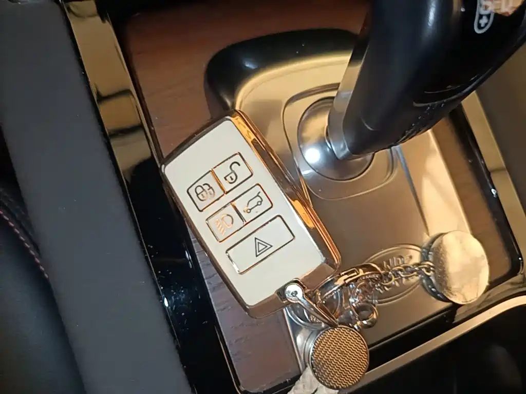 Land Rover Discovery Sport Hybrid — миниатюра 9