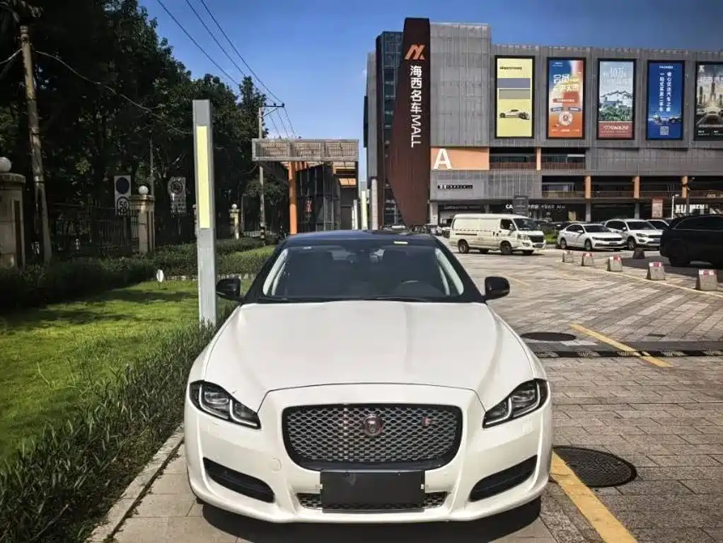 Jaguar XJ — миниатюра 2