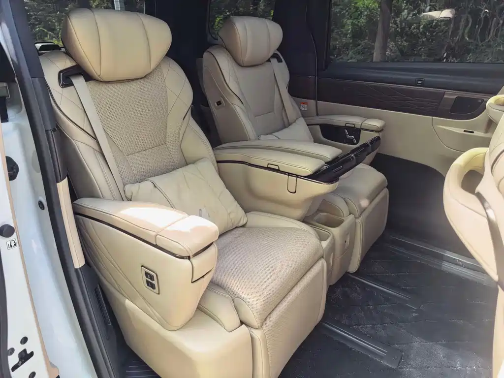 Toyota Alphard — миниатюра 6