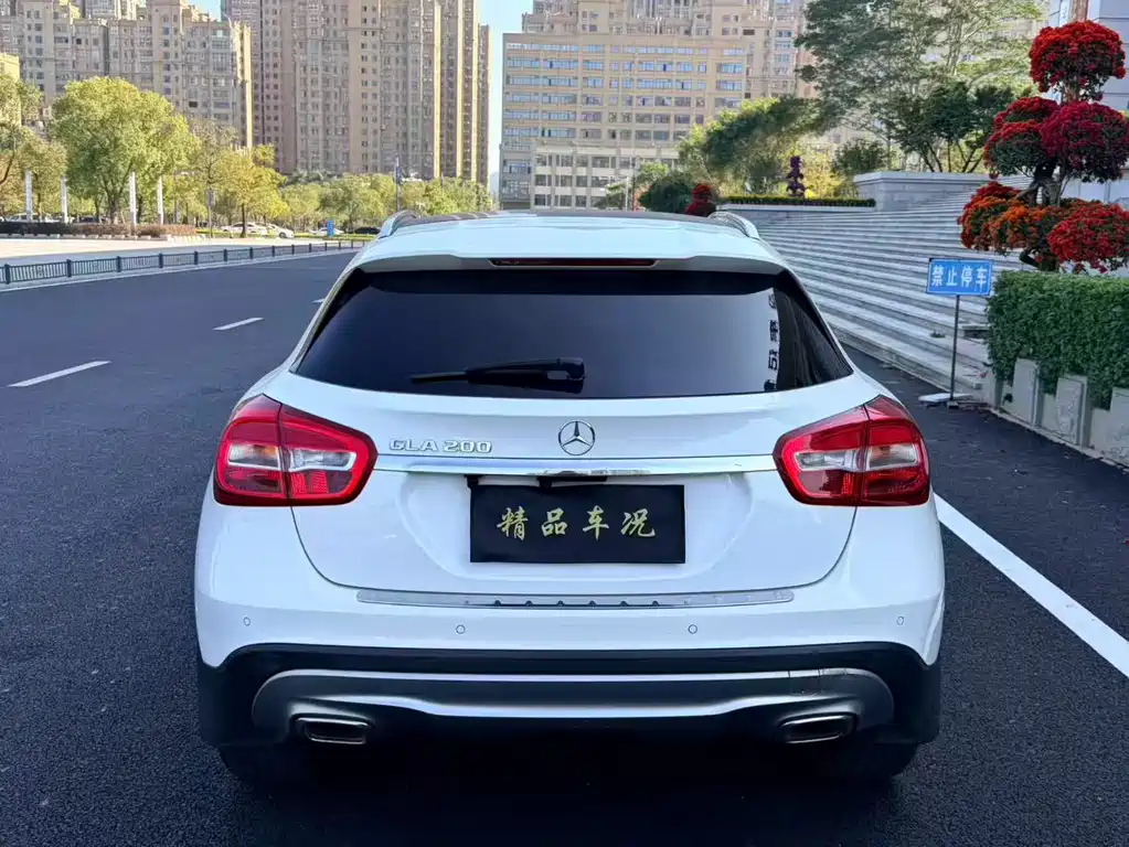 MERCEDES-BENZ GLA