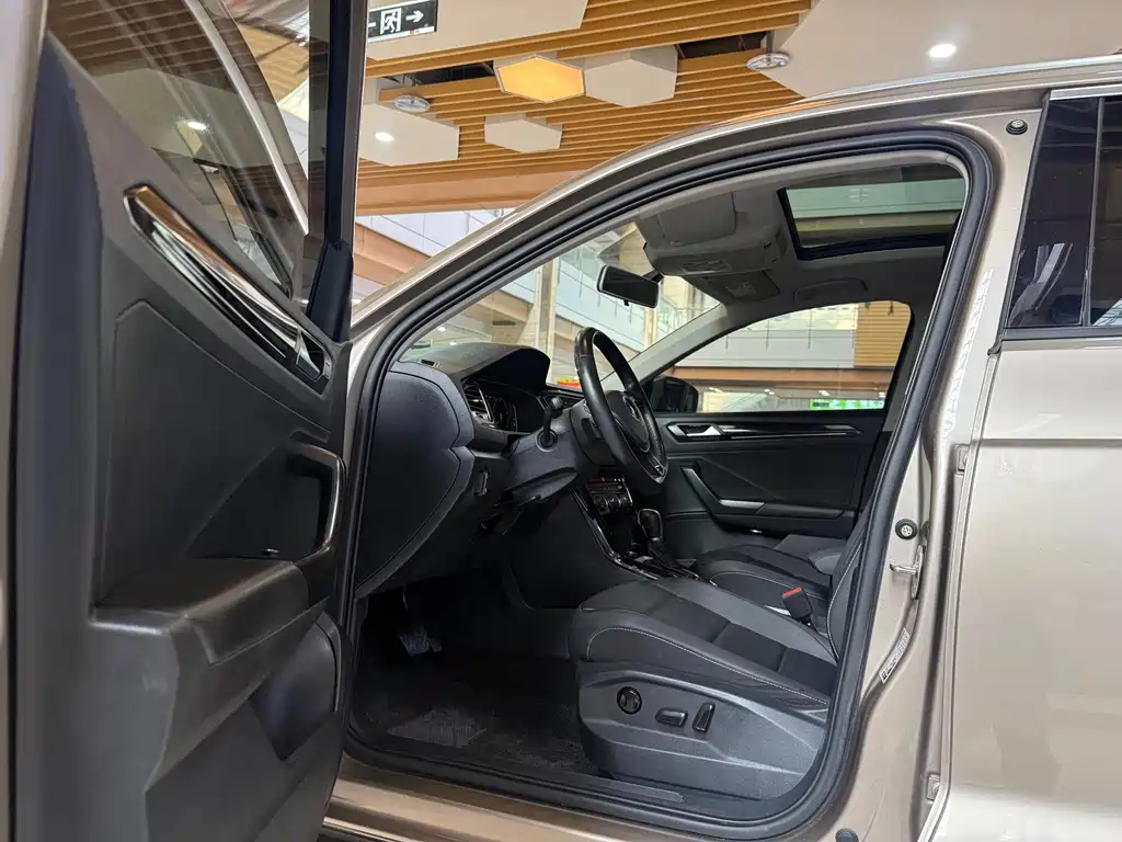 Volkswagen T-Roc — миниатюра 7