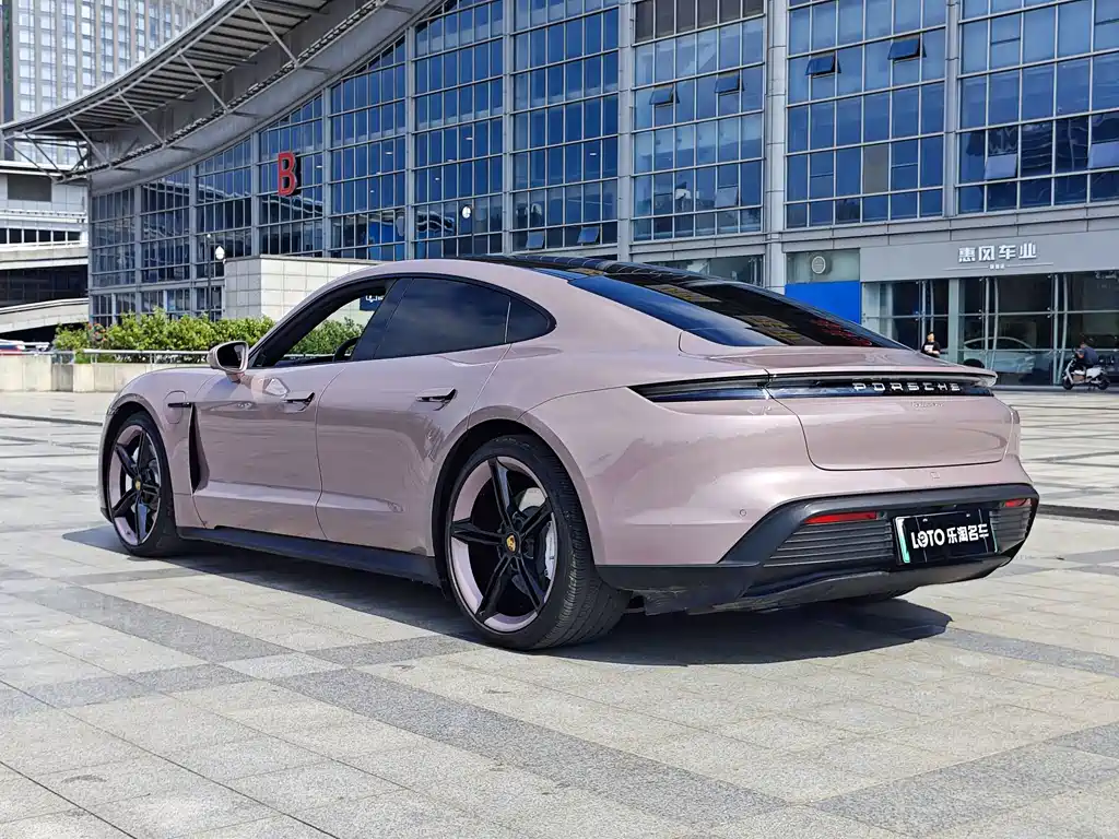 Porsche Taycan — миниатюра 5