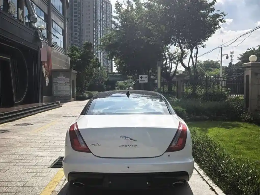 Jaguar XJ — миниатюра 5