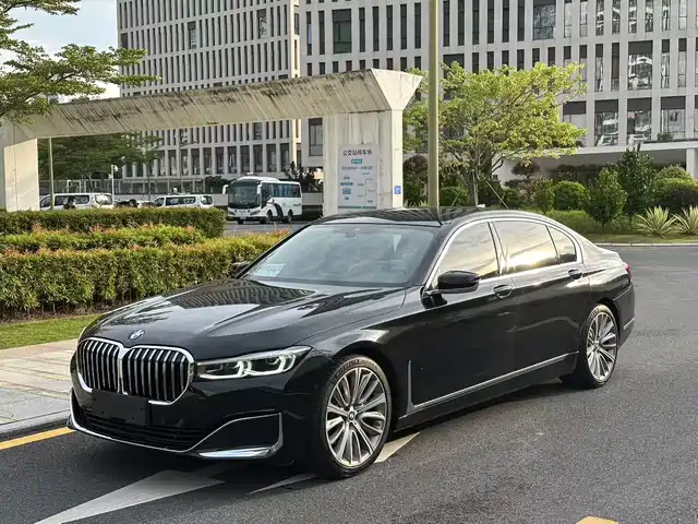 BMW  7 SERIES