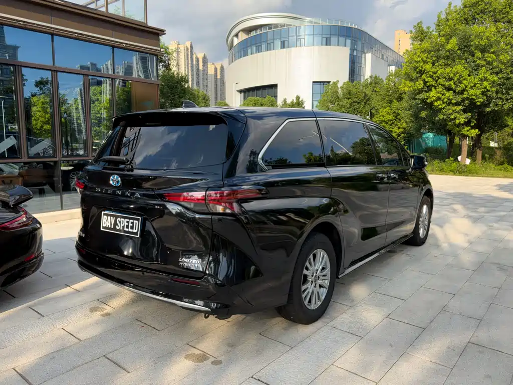 Toyota Sienna — миниатюра 8